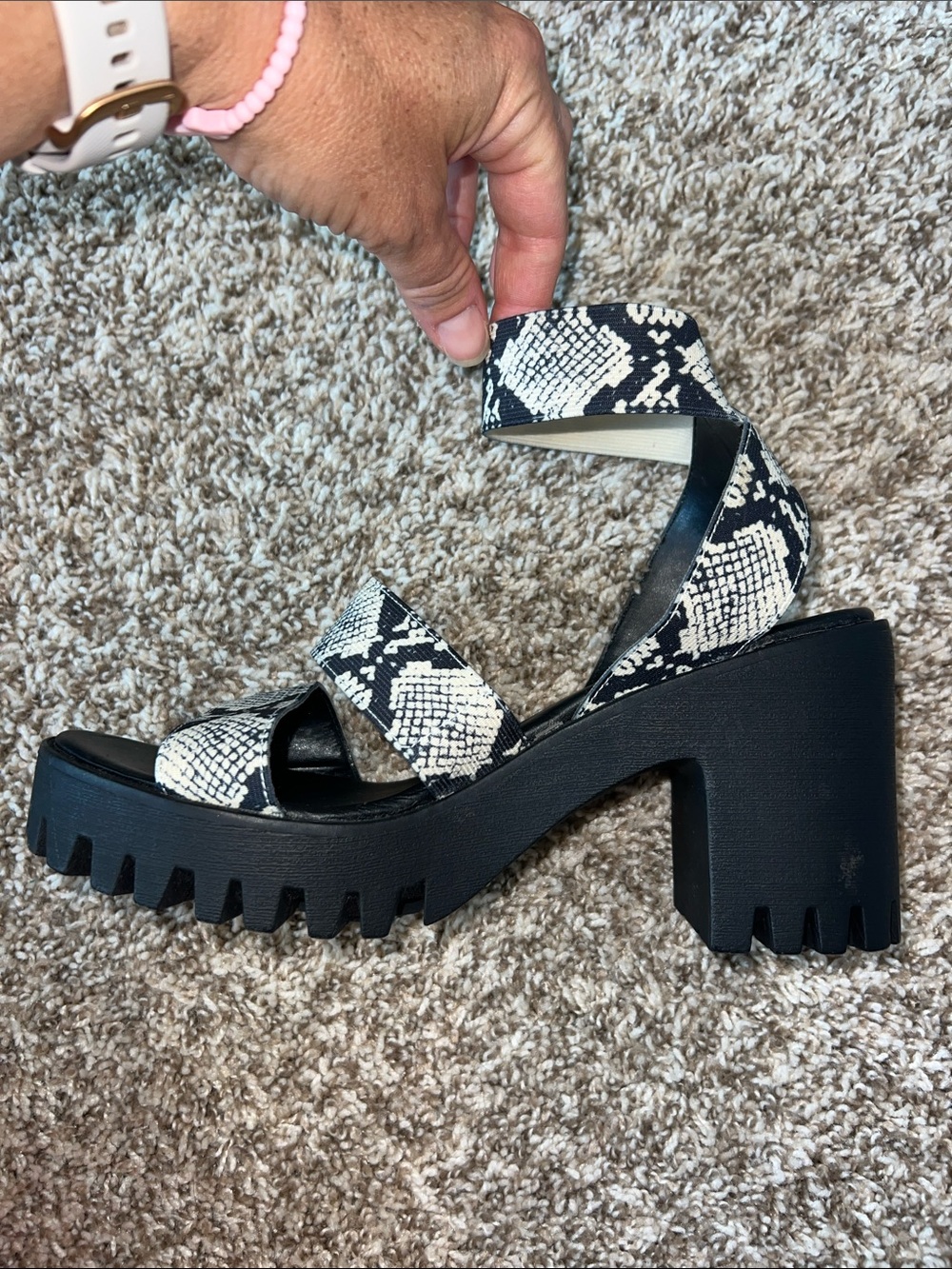 Madden Girl Black & White Snake-Print Platform Sandals- Worn once! Size 9! - Picture 4 of 12